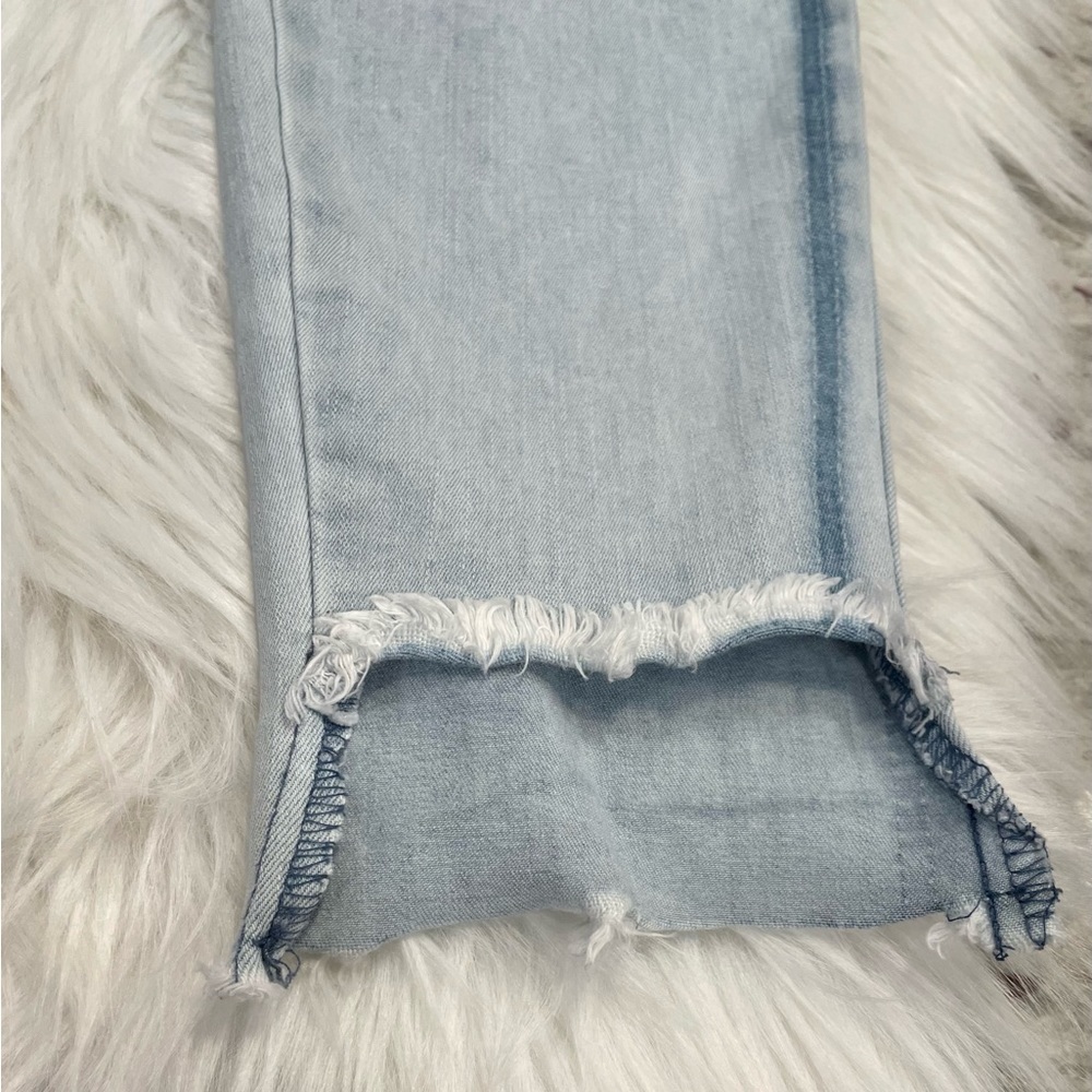 Elan | Light Wash Frayed Hem Distressed Jeans JES2093 | Size Medium - Picture 11 of 13